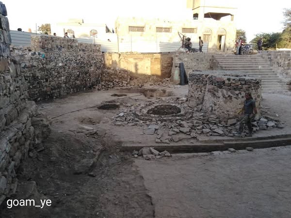 زيارة ميدانية لتفقد اعمال الترميم لجامع الجند التاريخي في محافظة تعز - صورة إضافية 3